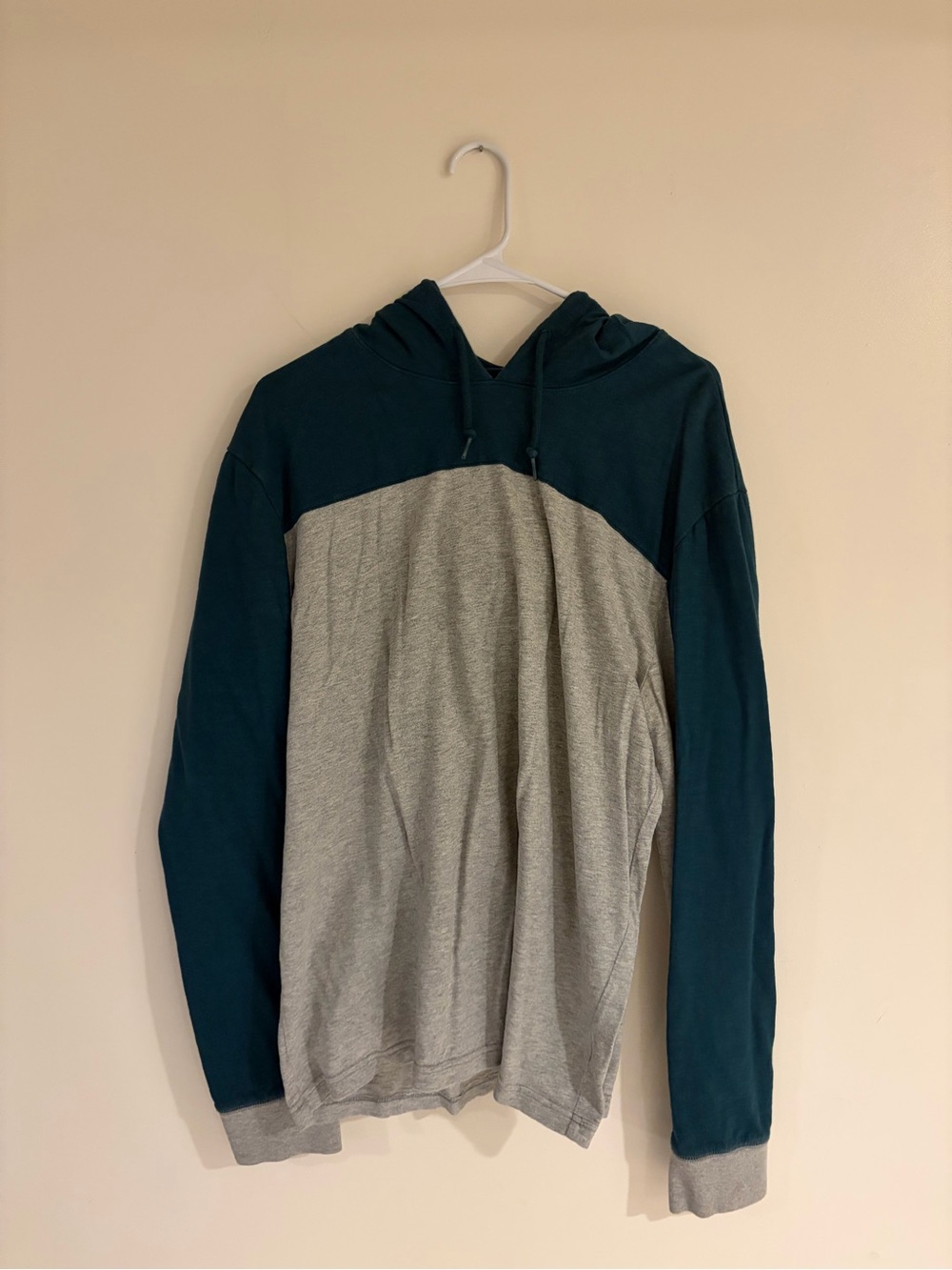 Aeropostale Men's Two-Tone Hooded Long Sleeve Shirt - Gray & Teal